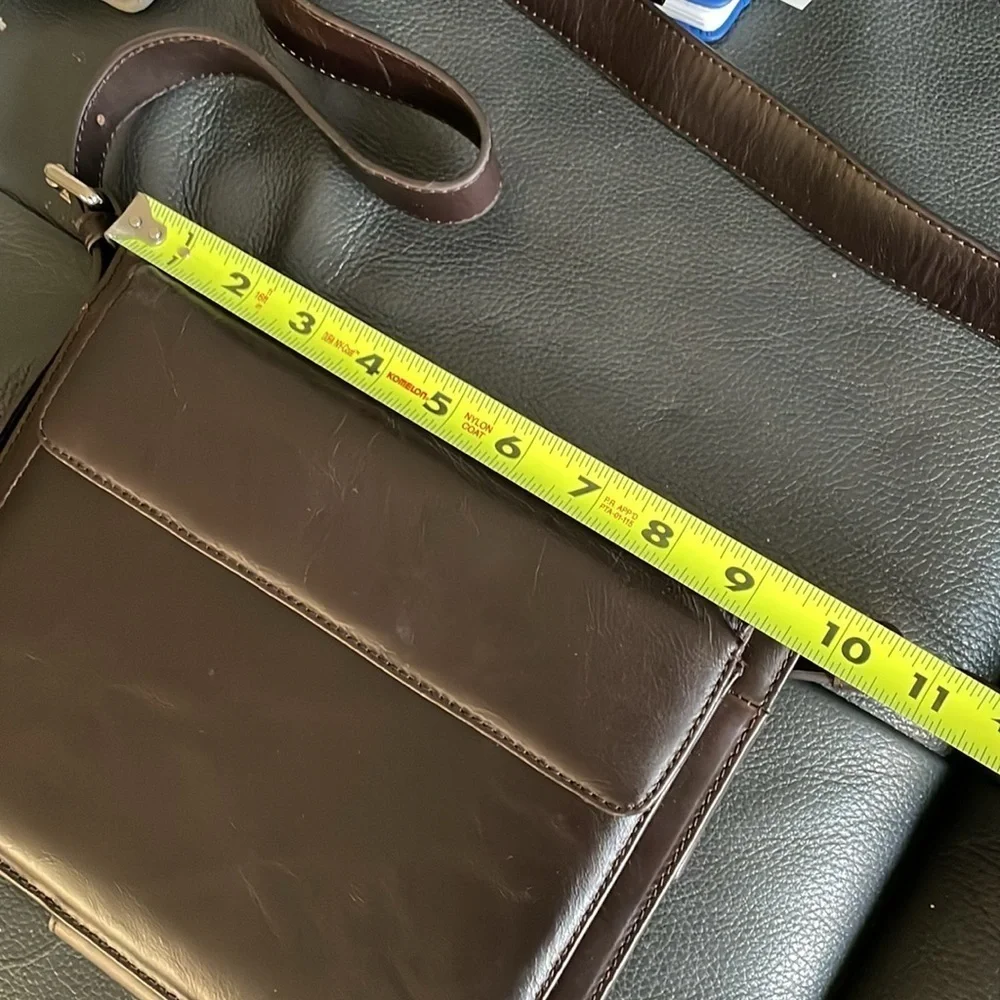 Best Motion Tablet Case Crossbody Brown Interior Card Slots Shoulder Strap - Picture 10 of 11